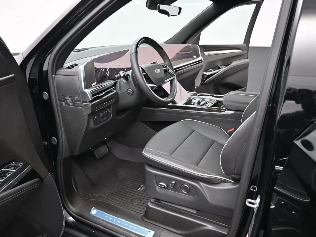 Cadillac Escalade — image 2